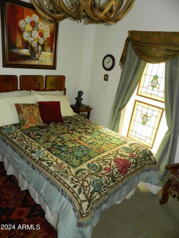 601 N BERRY Avenue, Winslow, AZ 86047