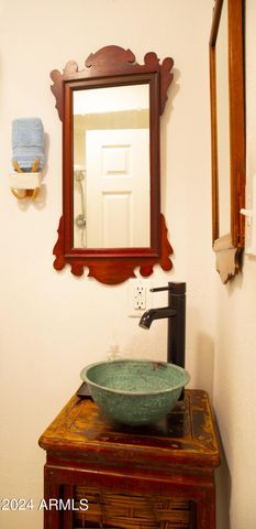 601 N BERRY Avenue, Winslow, AZ 86047