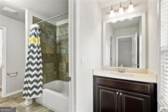 1020 Roswell Manor Circle, Roswell, GA 30076