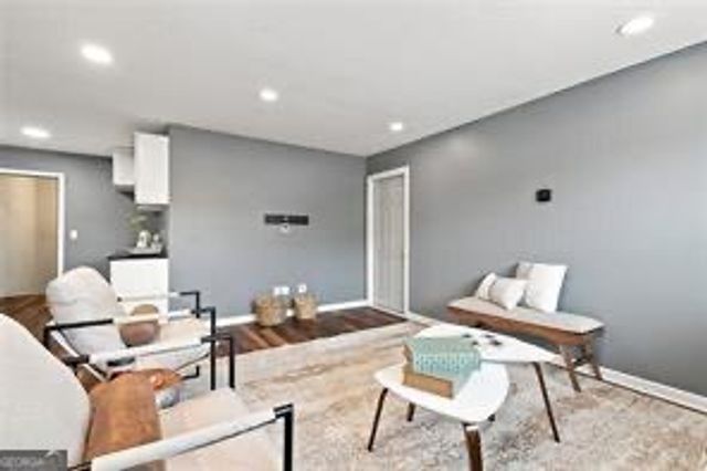 1020 Roswell Manor Circle, Roswell, GA 30076