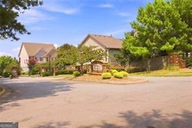 1020 Roswell Manor Circle, Roswell, GA 30076