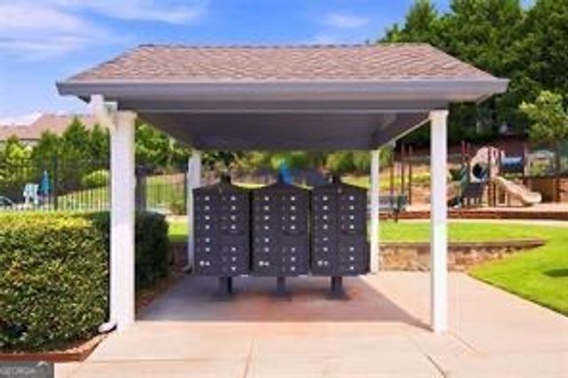 1020 Roswell Manor Circle, Roswell, GA 30076