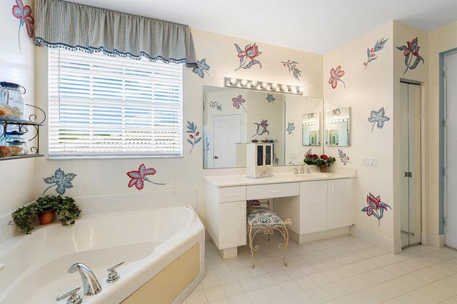 123 Via Castilla, Jupiter, FL 33458