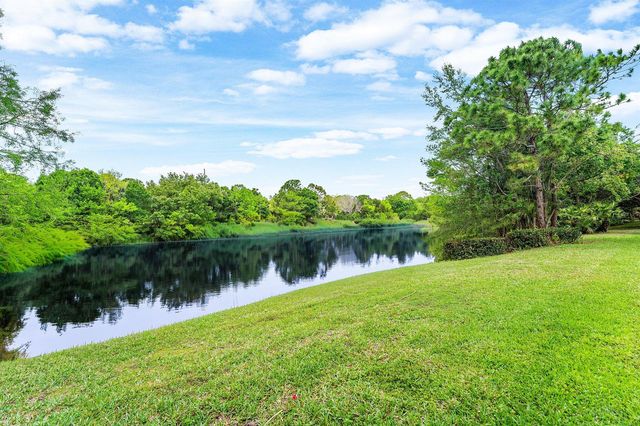 123 Via Castilla, Jupiter, FL 33458