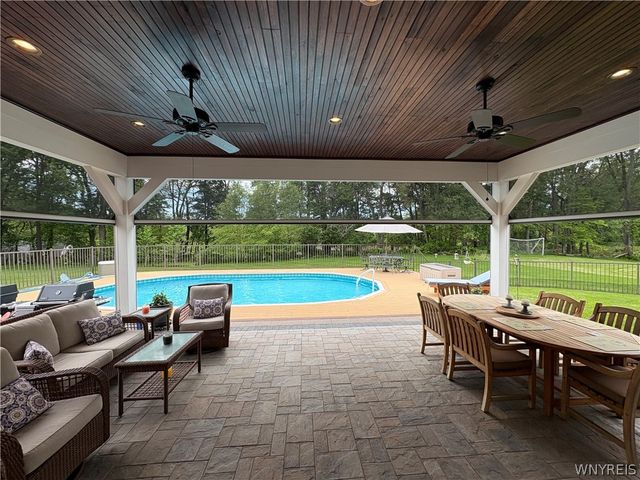 29 Wenham Lane, Perinton, NY 14534