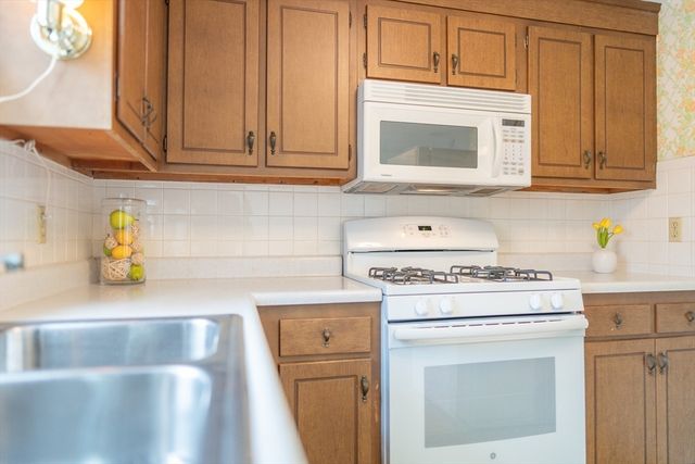 28 Swift Brook Rd, Yarmouth, MA 02664