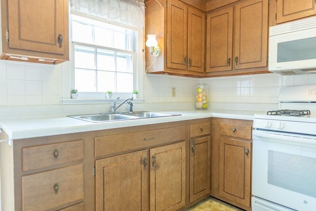 28 Swift Brook Rd, Yarmouth, MA 02664