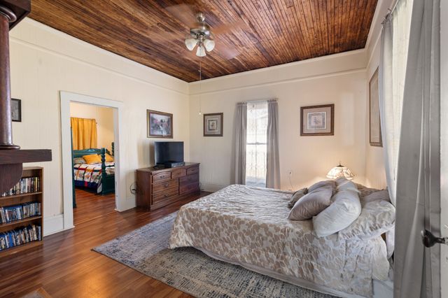 202 Gaunt St, Petersburg, TN 37144