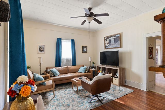 202 Gaunt St, Petersburg, TN 37144