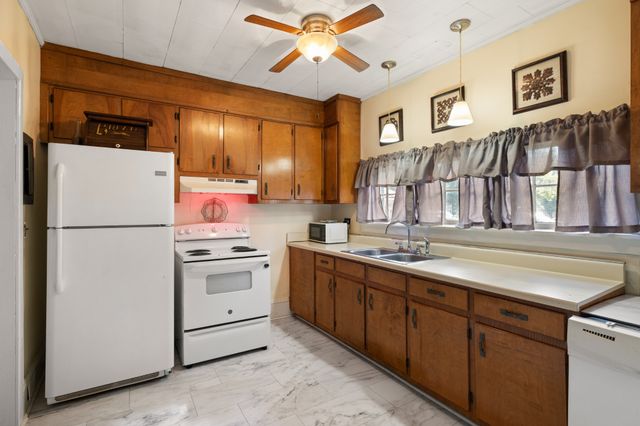202 Gaunt St, Petersburg, TN 37144