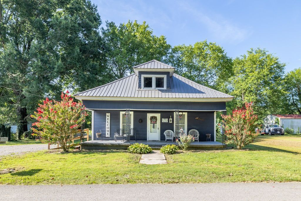 202 Gaunt St, Petersburg, TN 37144