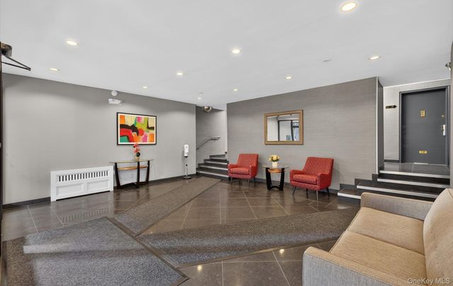 4 Birchwood Court 4G, Mineola, NY 11501