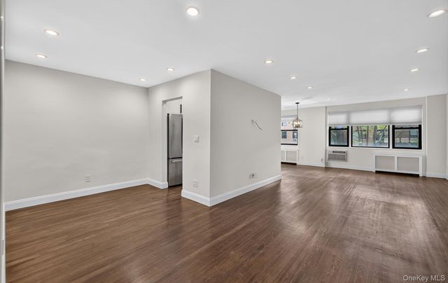 4 Birchwood Court 4G, Mineola, NY 11501