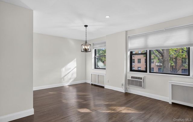 4 Birchwood Court 4G, Mineola, NY 11501