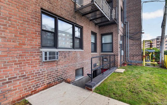 4 Birchwood Court 4G, Mineola, NY 11501