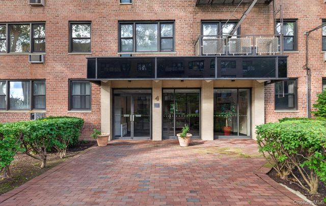 4 Birchwood Court 4G, Mineola, NY 11501