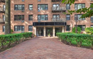 4 Birchwood Court 4G, Mineola, NY 11501