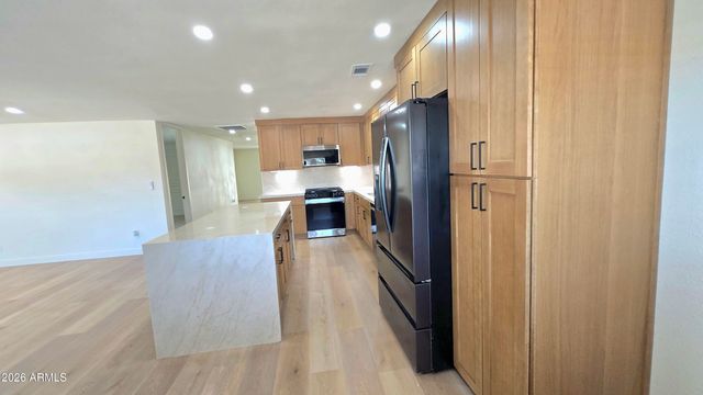 2232 E MITCHELL Drive, Phoenix, AZ 85016