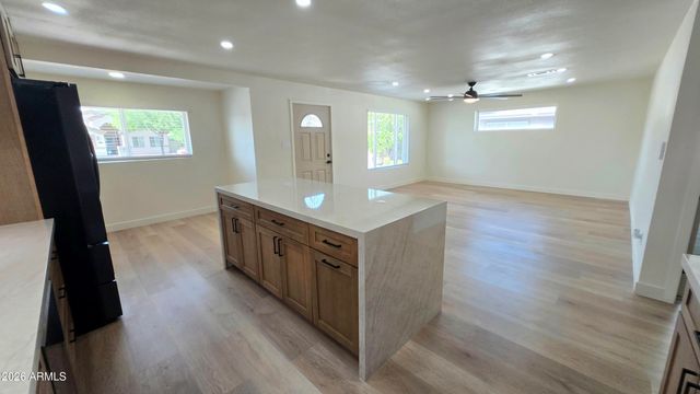 2232 E MITCHELL Drive, Phoenix, AZ 85016