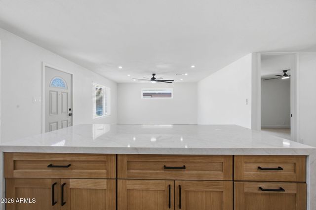2232 E MITCHELL Drive, Phoenix, AZ 85016