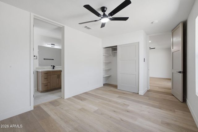 2232 E MITCHELL Drive, Phoenix, AZ 85016