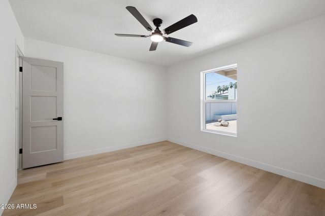 2232 E MITCHELL Drive, Phoenix, AZ 85016