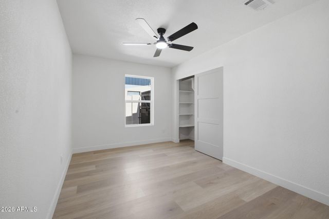 2232 E MITCHELL Drive, Phoenix, AZ 85016