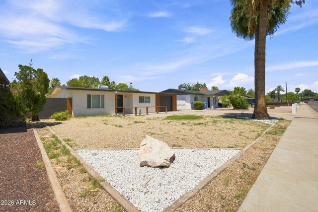 2232 E MITCHELL Drive, Phoenix, AZ 85016