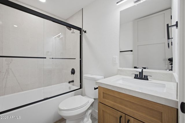 2232 E MITCHELL Drive, Phoenix, AZ 85016