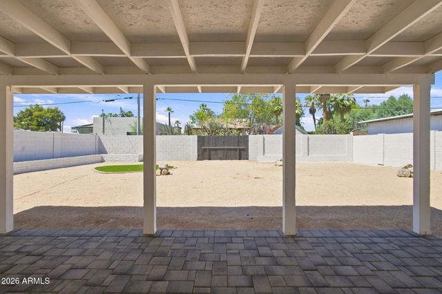 2232 E MITCHELL Drive, Phoenix, AZ 85016