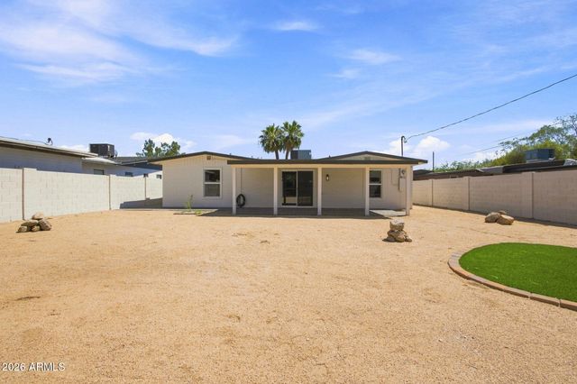 2232 E MITCHELL Drive, Phoenix, AZ 85016