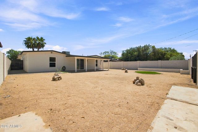 2232 E MITCHELL Drive, Phoenix, AZ 85016