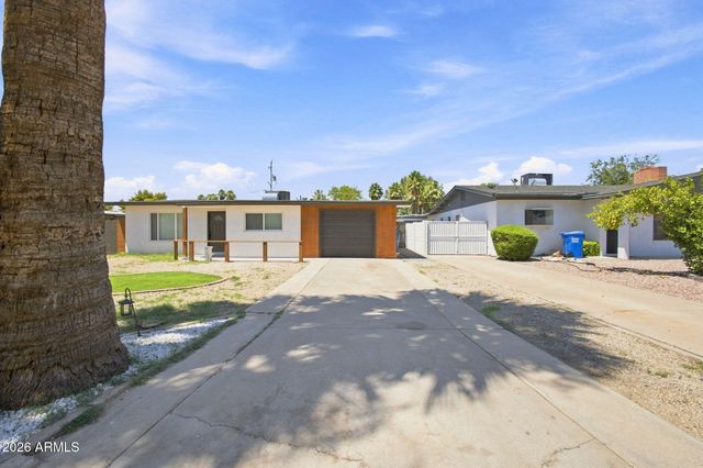 2232 E MITCHELL Drive, Phoenix, AZ 85016