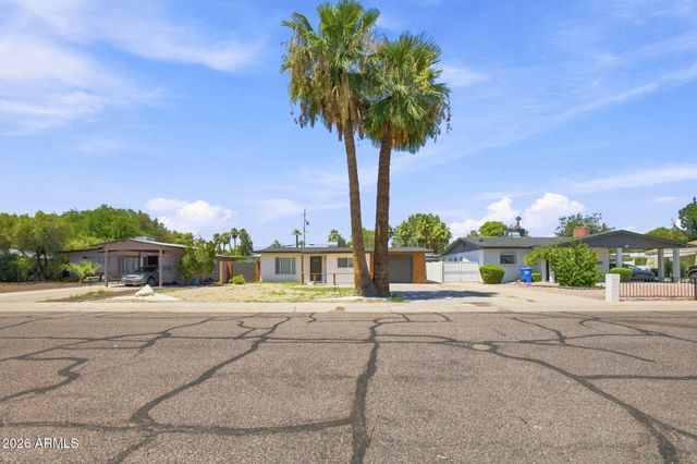2232 E MITCHELL Drive, Phoenix, AZ 85016