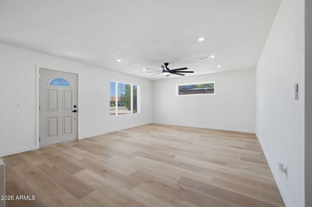 2232 E MITCHELL Drive, Phoenix, AZ 85016