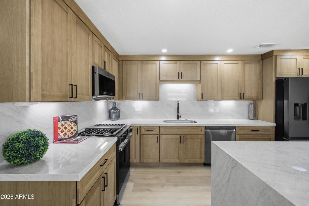 2232 E MITCHELL Drive, Phoenix, AZ 85016 — photo 2
