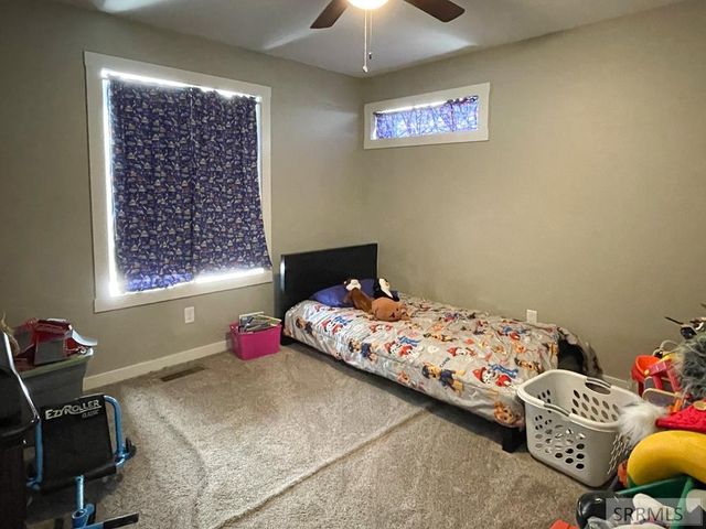 1119 Sweetwater Dr, Blackfoot, ID 83221