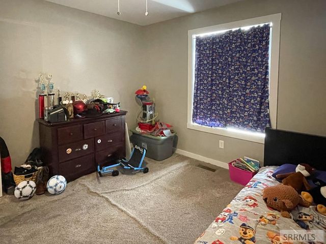 1119 Sweetwater Dr, Blackfoot, ID 83221