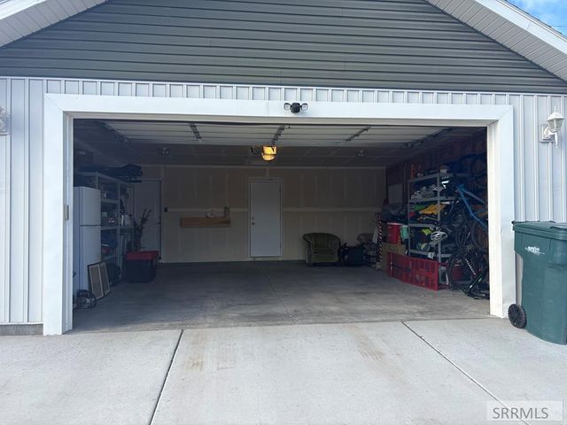 1119 Sweetwater Dr, Blackfoot, ID 83221