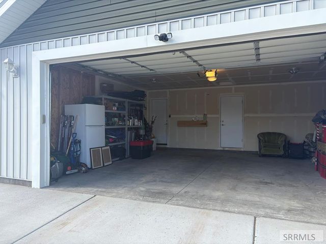 1119 Sweetwater Dr, Blackfoot, ID 83221