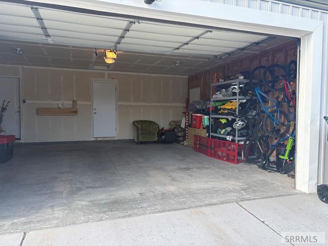 1119 Sweetwater Dr, Blackfoot, ID 83221