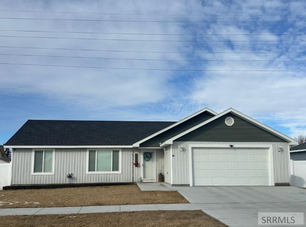 1119 Sweetwater Dr, Blackfoot, ID 83221