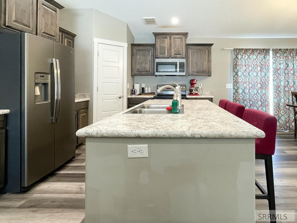 Image 10 of property listing at 1119 Sweetwater Dr, Blackfoot, ID 83221