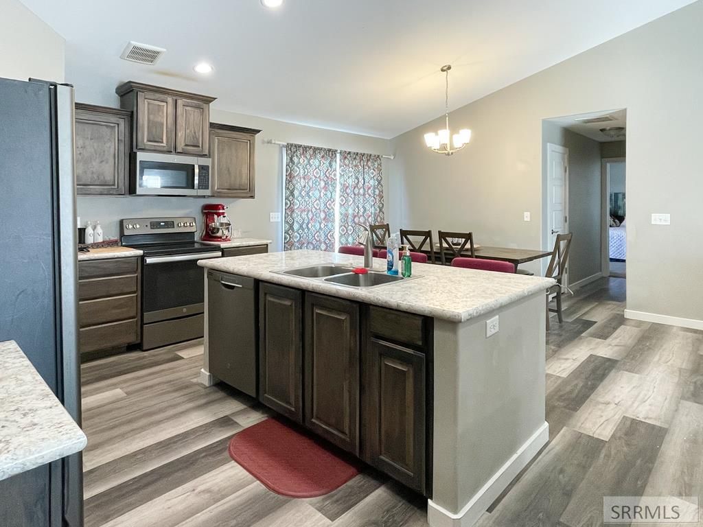 Image 11 of property listing at 1119 Sweetwater Dr, Blackfoot, ID 83221