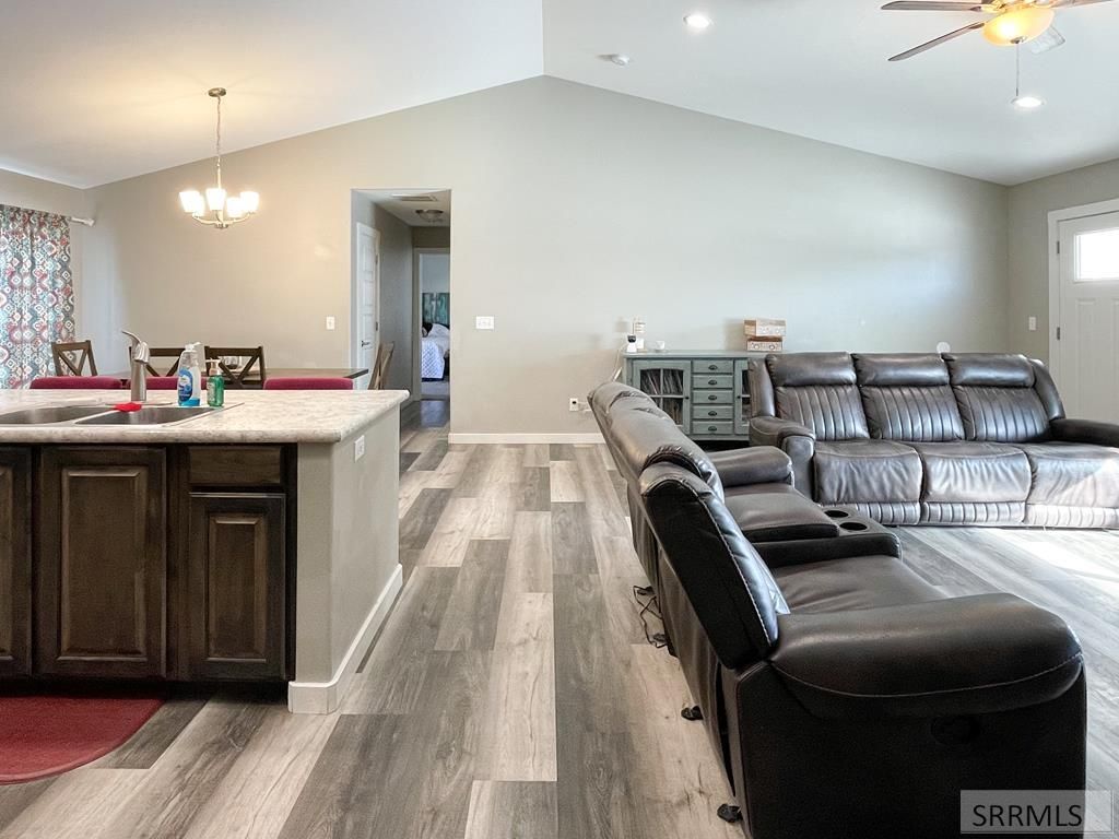 Image 12 of property listing at 1119 Sweetwater Dr, Blackfoot, ID 83221