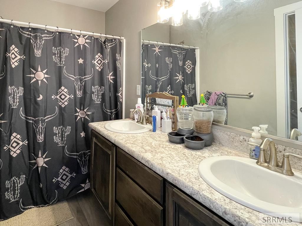 Image 13 of property listing at 1119 Sweetwater Dr, Blackfoot, ID 83221