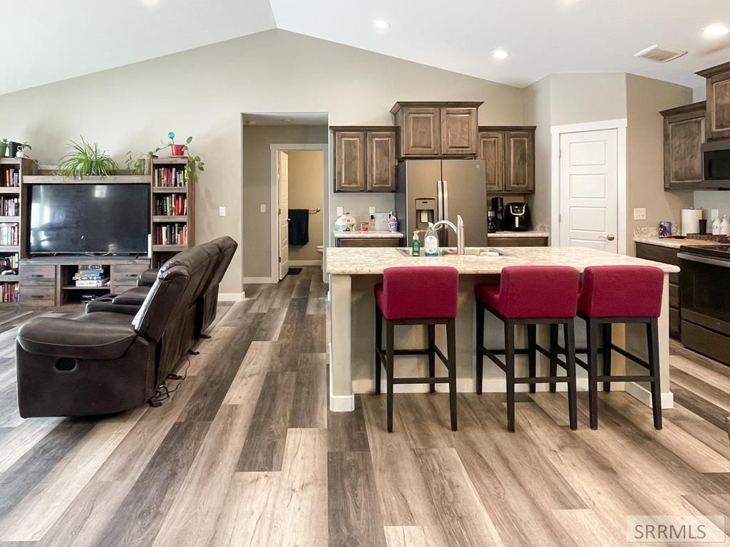 Image 5 of property listing at 1119 Sweetwater Dr, Blackfoot, ID 83221