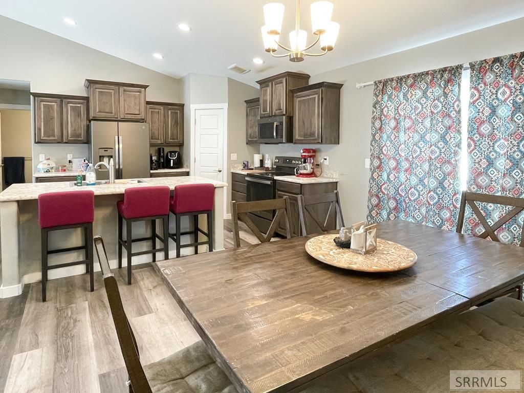 Image 7 of property listing at 1119 Sweetwater Dr, Blackfoot, ID 83221