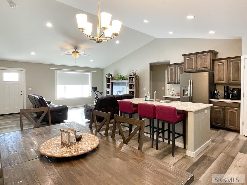Image 8 of property listing at 1119 Sweetwater Dr, Blackfoot, ID 83221