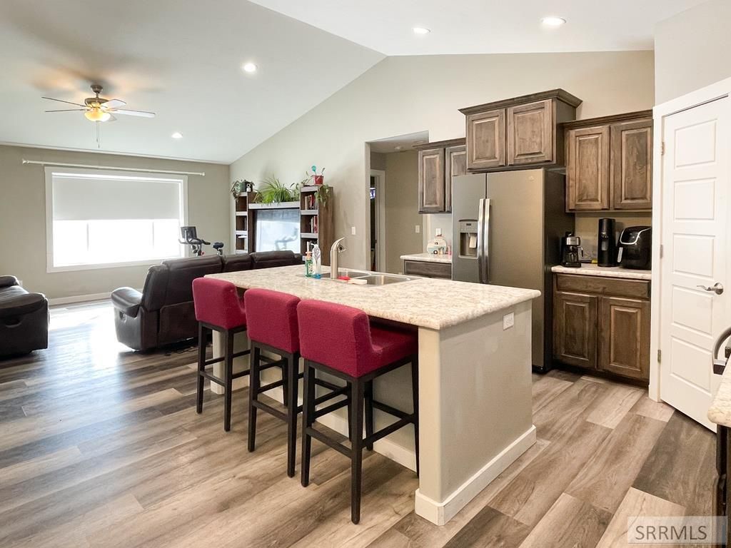 Image 9 of property listing at 1119 Sweetwater Dr, Blackfoot, ID 83221